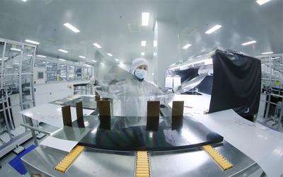 寶昂新材料公司工人加緊趕制偏光片。劉銀斌攝